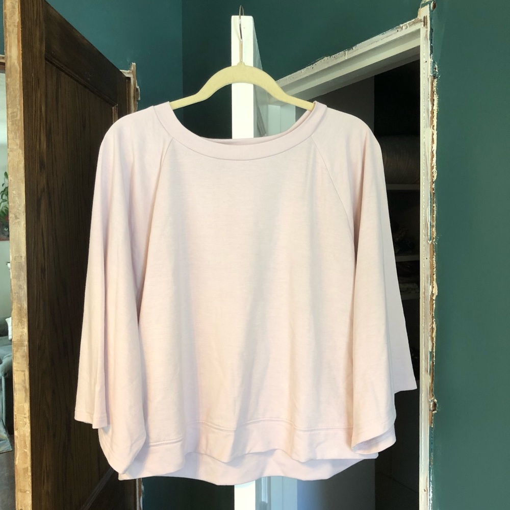 Set of two cropped athletic tops